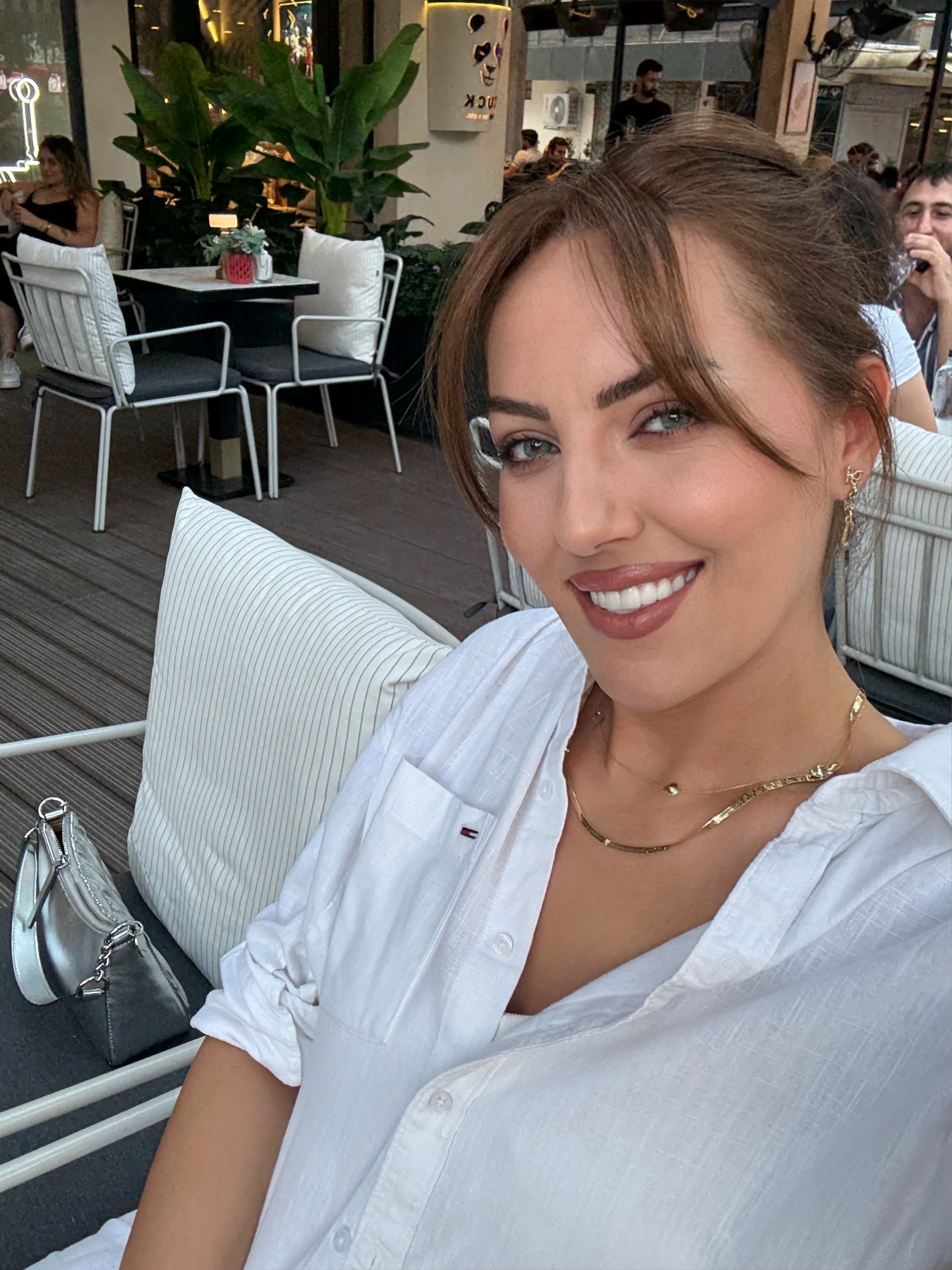 Sedef yalnız